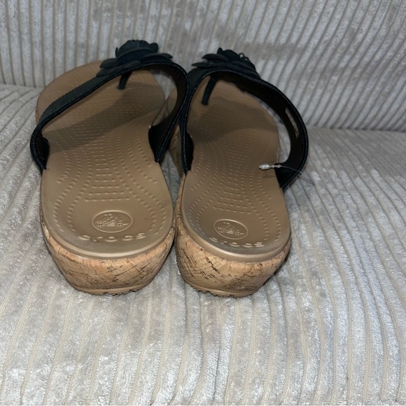 Crocs Leigh Flower Leather Flip Flop Sandal Cork Platform Wedge Black 10 - Picture 3 of 5